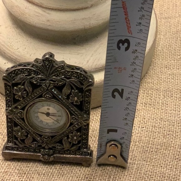 Quartz Japan Movt Silver miniature mantel clock - Picture 8 of 13